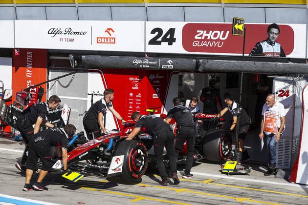 24 ZHOU Guanyu (chi), Alfa Romeo F1 Team ORLEN C42, action during the Formula 1 Pirelli Gran Premio d™Italia 2022, Italian Grand Prix 2022, 16th round of the 2022 FIA Formula One World Championship, WM, Weltmeisterschaft from September 9 to 11, 2022 on the Autodromo Nazionale di Monza, in Monza, Italy - F1 - ITALIAN GRAND PRIX 2022 DPPI Panoramic  00122037_AV6_3976.JPG_