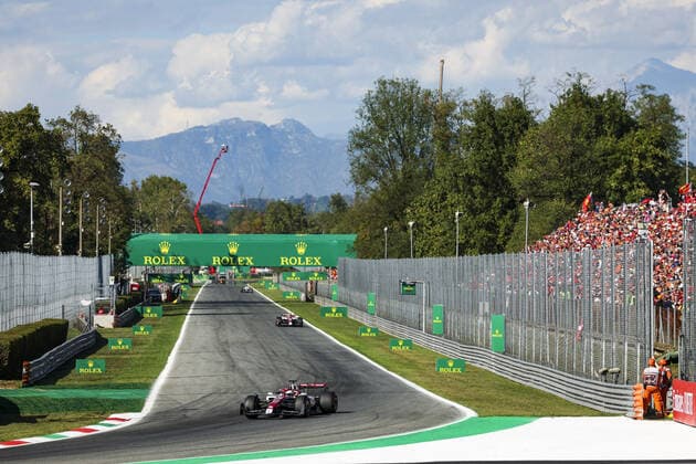 77 BOTTAS Valtteri (fin), Alfa Romeo F1 Team ORLEN C42, action during the Formula 1 Pirelli Gran Premio d™Italia 2022, Italian Grand Prix 2022, 16th round of the 2022 FIA Formula One World Championship, WM, Weltmeisterschaft from September 9 to 11, 2022 on the Autodromo Nazionale di Monza, in Monza, Italy - F1 - ITALIAN GRAND PRIX 2022 DPPI Panoramic  00122037_GOOD8688.JPG_
