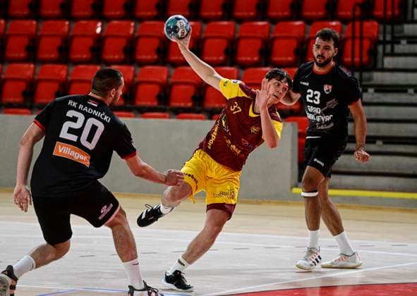 (L-R) Mihajlo Knezevic of Kragujevac, Martin Rakousky of Dukla and Luka Deric of Kragujevac in action during the men s European Handball Cup 1st round match Dukla Praha vs Radnicki Kragujevac in Prague, Czech Republic, September 10, 2022. (CTKxPhoto RomanxVondrous) CTKPhotoP2022091005940  vnd