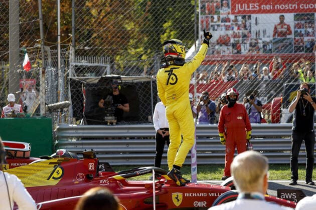 LECLERC Charles (mco), Scuderia Ferrari F1-75, portrait celebrating pole position during the Formula 1 Pirelli Gran Premio d™Italia 2022, Italian Grand Prix 2022, 16th round of the 2022 FIA Formula One World Championship, WM, Weltmeisterschaft from September 9 to 11, 2022 on the Autodromo Nazionale di Monza, in Monza, Italy - F1 - ITALIAN GRAND PRIX 2022 DPPI Panoramic  F12022GP16ITA_JK124275