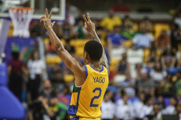 Brasil x Canadá RECIFE, PE - 10.09.2022: BRASIL X CANADÁ - Yago Santos (BRA), during the game between Brazil and Canada, valid for the semifinal of the Copa América Men& 39;s Basketball, Americup FIBA 2022, held at Ginásio Geraldo Magalhães, known as Ginásio Geraldão, in Recife (PE), Brazil, this Saturday (10). (Photo: Tiago Caldas Fotoarena) x2264063x  TiagoxCaldas