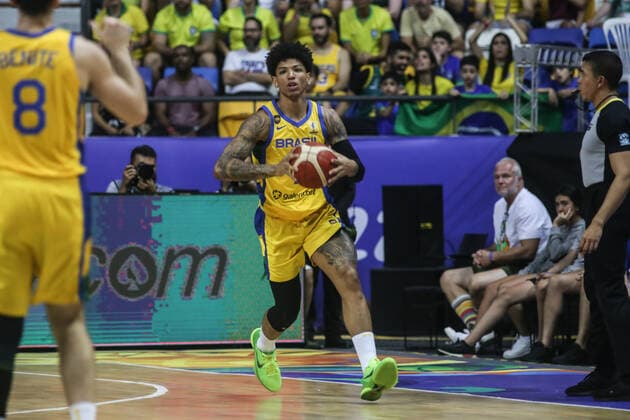 Brasil x Canadá RECIFE, PE - 10.09.2022: BRASIL X CANADÁ - Didi Louzada (BRA), during the game between Brazil and Canada, valid for the semifinal of the Copa América de Basketball Men, the Americup FIBA 2022, held at the Ginásio Geraldo Magalhães, known as Ginásio Geraldão, in Recife (PE), Brazil, this Saturday (10). (Photo: Tiago Caldas Fotoarena) x2264065x  TiagoxCaldas