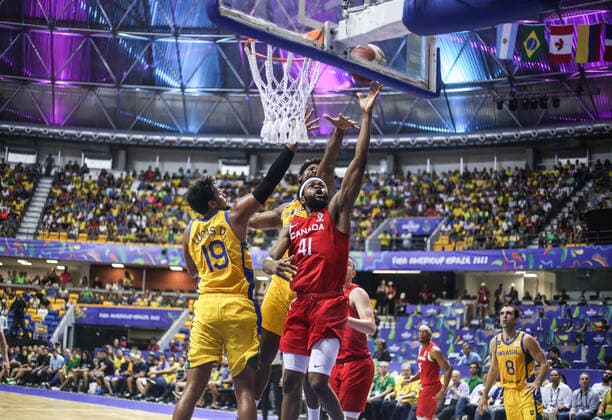 Brasil x Canadá RECIFE, PE - 10.09.2022: BRASIL X CANADÁ - Lucas Dias (BRA) and Lloyd Pandi (CAN), during the game between Brazil and Canada, valid for the semifinal of the Men& 39;s Basketball America Cup, Americup FIBA 2022, held at the Geraldo Magalhães Gym, known as Geraldão Gym, in Recife (PE ), Brazil, this Saturday (10). (Photo: Tiago Caldas Fotoarena) x2264066x  TiagoxCaldas