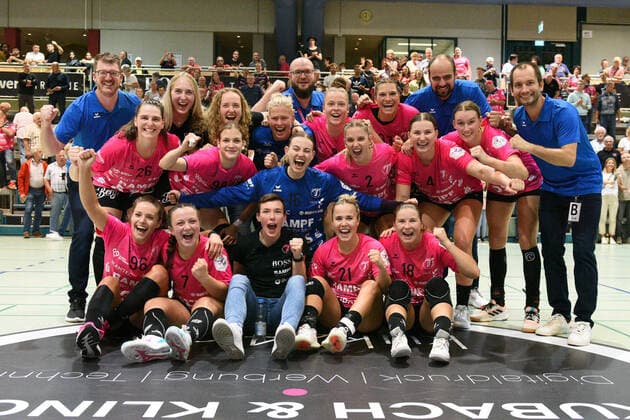 Bilder des Jahres 2022, Sport 09 September Sport Themen der Woche KW36 Sport Bilder des Tages die TusSies Jubeln wieder TusSies Metzingen vs. HSG Bad Wildungen Vipers Handball, HBF, 1.Ligaspiel, Saison 2022 2023 , 10.09.2022 TusSies Metzingen vs. HSG Bad Wildungen Vipers Handball, HBF, 1.Ligaspiel, Saison 2022 2023 , 10.09.2022 Metzingen *** the TusSies cheer again TusSies Metzingen vs HSG Bad Wildungen Vipers Handball, HBF, 1 league match, season 2022 2023 , 10 09 2022 TusSies Metzingen vs HSG Bad Wildungen Vipers Handball, HBF, 1 league match, season 2022 2023 , 10 09 2022 Metzingen Copyright: xEibner-Pressefotox EP_TBR