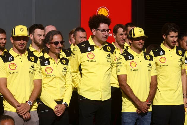 F1 Italian Grand Prix Charles Leclerc, Laurent Mekies, Mattia Binotto, Carlos Sainz, Antonio Giovinazzi pose for team photo celebrating 75 years of Ferrari during the Formula 1 Italian Grand Prix race day at Circuit Monza, on September 11, 2022 in Monza, Italy Monza Italy  Copyright: xBeataxZawrzelx originalFilename:zawrzel-f1italia220911_npMSh.jpg
