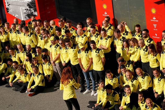 FORMULA 1 PIRELLI GRAN PREMIO D ITALIA 2022 11 09 2022, Autodromo Nazionale di Monza, Monza, FORMULA 1 PIRELLI GRAN PREMIO D ITALIA 2022 ,in the picture group picture of the Ferrari employees to the 75th anniversary of the mark nordphotoxGmbHx xBratic nph00250