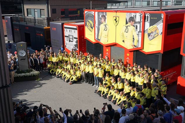 FORMULA 1 PIRELLI GRAN PREMIO D ITALIA 2022 11 09 2022, Autodromo Nazionale di Monza, Monza, FORMULA 1 PIRELLI GRAN PREMIO D ITALIA 2022 ,in the picture group picture of the Ferrari employees to the 75th anniversary of the mark nordphotoxGmbHx xBratic nph00250