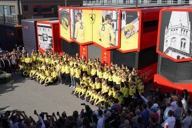 FORMULA 1 PIRELLI GRAN PREMIO D ITALIA 2022 11 09 2022, Autodromo Nazionale di Monza, Monza, FORMULA 1 PIRELLI GRAN PREMIO D ITALIA 2022 ,in the picture group picture of the Ferrari employees to the 75th anniversary of the mark nordphotoxGmbHx xBratic nph00250
