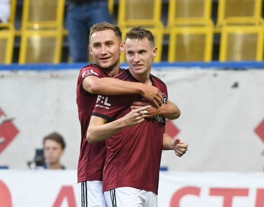 Utkani 8. kola prvni fotbalove ligy: FK Teplice - Sparta Praha, 10. zari 2022 v Teplicich. Zleva slavi hraci Sparty Jan Kuchta a Jakub Jankto. CTKPhotoP2022091007785  STJ 21
