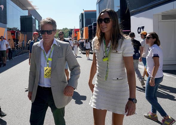 FORMULA 1 PIRELLI GRAN PREMIO D ITALIA 2022 11 09 2022, Autodromo Nazionale di Monza, Monza, FORMULA 1 PIRELLI GRAN PREMIO D ITALIA 2022 ,in the picture actor Hugh Grant with wife Anna Eberstein in the paddock of Monza nordphotoxGmbHx xBratic nph00250