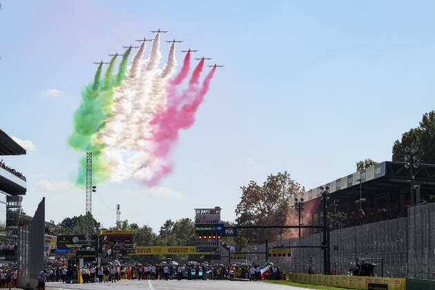 Frecce Tricolori above the grid during the Formula 1 Pirelli Gran Premio d™Italia 2022, Italian Grand Prix 2022, 16th round of the 2022 FIA Formula One World Championship, WM, Weltmeisterschaft from September 9 to 11, 2022 on the Autodromo Nazionale di Monza, in Monza, Italy - F1 - ITALIAN GRAND PRIX 2022 - RACE DPPI Panoramic  00122038_GOOD0593.JPG_