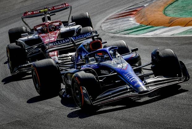 MONZA Guanyu Zhou Alfa Romeo and Nyck de Vries Williams R during the F1 Grand Prix of Italy at the Circuit de Monza in Monza, Italy REMKO DE WAAL F1 Grand Prix of Italy Race 2022 xVIxANPxSportx xxANPxIVx 454540738 originalFilename: 454540738.jpg