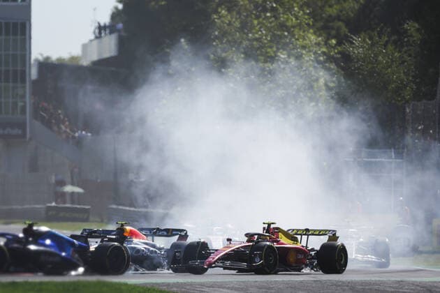 55 SAINZ Carlos (spa), Scuderia Ferrari F1-75, action during the Formula 1 Pirelli Gran Premio d™Italia 2022, Italian Grand Prix 2022, 16th round of the 2022 FIA Formula One World Championship, WM, Weltmeisterschaft from September 9 to 11, 2022 on the Autodromo Nazionale di Monza, in Monza, Italy - F1 - ITALIAN GRAND PRIX 2022 - RACE DPPI Panoramic  00122038_G00D1093.JPG_