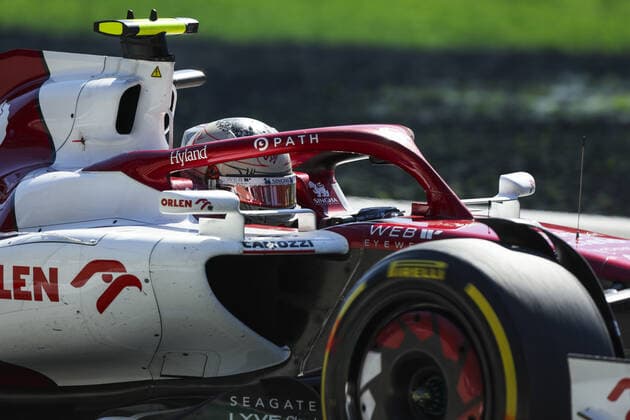 24 ZHOU Guanyu (chi), Alfa Romeo F1 Team ORLEN C42, action during the Formula 1 Pirelli Gran Premio d™Italia 2022, Italian Grand Prix 2022, 16th round of the 2022 FIA Formula One World Championship, WM, Weltmeisterschaft from September 9 to 11, 2022 on the Autodromo Nazionale di Monza, in Monza, Italy - F1 - ITALIAN GRAND PRIX 2022 - RACE DPPI Panoramic  00122038_G00D1438.JPG_