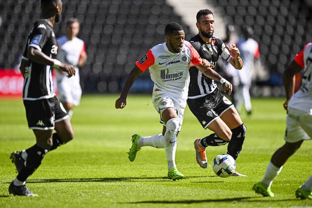 Arnaud Nordin (Montpellier) vs Nabil Bentaleb (Angers) FOOTBALL : Angers vs Montpellier - Ligue 1 Uber eats - 11 09 2022 JBAutissier Panoramic 