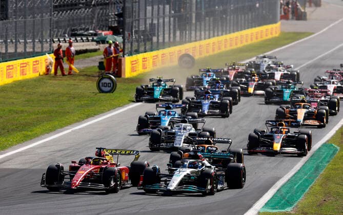 Start, 16 Charles Leclerc MCO, Scuderia Ferrari , 63 George Russell GBR, Mercedes AMG Petronas F1 Team , 3 Daniel Ricciardo AUS, McLaren F1 Team , F1 Grand Prix of Italy at Autodromo Nazionale Monza on September 11, 2022 in Monza, Italy Photo by HOCH ZWEI Monza Italy