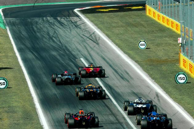 Start, 16 Charles Leclerc MCO, Scuderia Ferrari , 63 George Russell GBR, Mercedes AMG Petronas F1 Team , 3 Daniel Ricciardo AUS, McLaren F1 Team , F1 Grand Prix of Italy at Autodromo Nazionale Monza on September 11, 2022 in Monza, Italy Photo by HOCH ZWEI Monza Italy