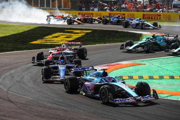 14 Fernando Alonso ESP, BWT Alpine F1 Team , 45 Nyck de Vries NLD, Williams Racing , F1 Grand Prix of Italy at Autodromo Nazionale Monza on September 11, 2022 in Monza, Italy Photo by HOCH ZWEI Monza Italy