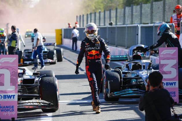VERSTAPPEN Max (ned), Red Bull Racing RB18, portrait during the Formula 1 Pirelli Gran Premio d™Italia 2022, Italian Grand Prix 2022, 16th round of the 2022 FIA Formula One World Championship, WM, Weltmeisterschaft from September 9 to 11, 2022 on the Autodromo Nazionale di Monza, in Monza, Italy - F1 - ITALIAN GRAND PRIX 2022 - RACE DPPI Panoramic  00122038_20220911_F12022GP16ITA_JK125611