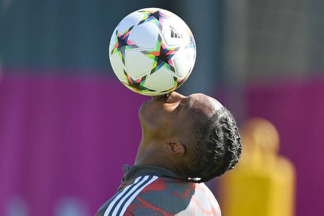 Sport Bilder des Tages Mathys TEL (FCB) jonglier den Ball au seiner Nase, Aktion,Einzelbild,angeschnittenes Einzelmotiv,Portraet,Portrait,Porträt. Fussball Champions League FC Bayern Muenchen FC Barcelona, Barca ABSCHLUSSTRAINING am 12.09.2022. Gruppenphase, 2.Spieltag am 13.09.2022, A L L I A N Z A R E N A. *** Mathys TEL FCB juggle the ball au his nose, action,single image,cropped single motif,portraet,portrait,portrait football Champions League FC Bayern Muenchen FC Barcelona,FINAL TRAINING on 12 09 2022 group stage, 2 match day on 13 09 2022, A L L I A N Z A R E N A