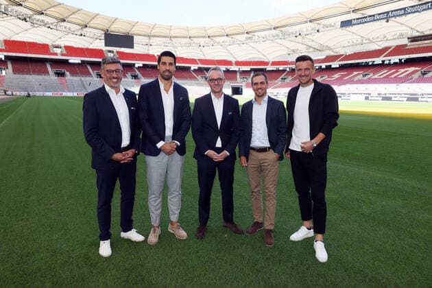 Sport Bilder des Tages 12.09.22 VfB Stuttgart PK Khedira, Lahm, Gentner Deutschland, Stuttgart, 12.09.2022, Fussball, Bundesliga, VfB Stuttgart Pressekonferenz PK Vorstellung Khedira, Lahm, Gentner: v.l. Claus Vogt (Präsident), Sami Khedira, Alexander Wehrle (Vorstandsvorsitzender), Philipp Lahm, Christian Gentner. *** 12 09 22 VfB Stuttgart PK Khedira, Lahm, Gentner Germany, Stuttgart, 12 09 2022, Football, Bundesliga, VfB Stuttgart Press Conference PK Presentation Khedira, Lahm, Gentner v l Claus Vogt President , Sami Khedira, Alexander Wehrle CEO , Philipp Lahm, Christian Gentner