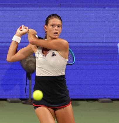 September 12, 2022, Chennai, Tamil Nadu, India: Chennai Open WTA, Tennis Damen 250 :.PAQUET (FRA) vs THANDI (IND)..PAQUET (FRA) in action during Chennai Open WTA 250 Tournament in Chennai on Monday Chennai India - ZUMAs280 20220912_zsp_s280_001 Copyright: xSeshadrixSukumarx