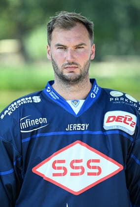 GER Saxony Moritzburg castle hunting lodge team photo session of the Dresdner Eislöwen ice hockey team and individual portraits here Jordan Knackstedt 1108 22 1108 22