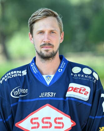 GER Saxony Moritzburg castle hunting lodge team photo session of the Dresdner Eislöwen ice hockey team and individual portraits here Simon Karlsson 1108 22 1108 22