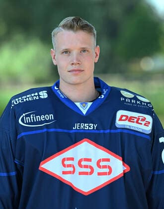 GER Saxony Moritzburg castle hunting lodge team photo session of the Dresdner Eislöwen ice hockey team and individual portraits here goalie Nick Jordan Vieregge 1108 22 1108 22