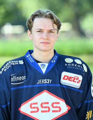 GER Saxony Moritzburg castle hunting lodge team photo session of the Dresdner Eislöwen ice hockey team and individual portraits here Timothy Spezia 1108 22 1108 22