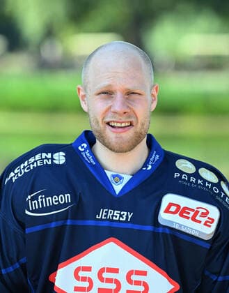 GER Saxony Moritzburg castle hunting lodge team photo session of the Dresdner Eislöwen ice hockey team and individual portraits here Yannick Drews 1108 22 1108 22