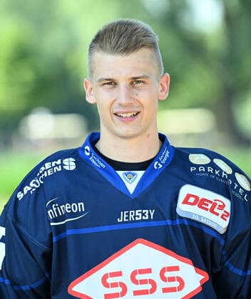 GER Saxony Moritzburg castle hunting lodge team photo session of the Dresdner Eislöwen ice hockey team and individual portraits here Mike Schmitz 1108 22 1108 22
