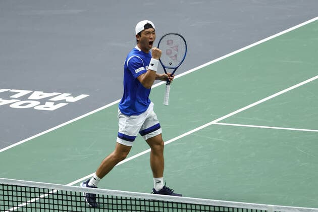 September 13, 2022, VALENCIA, VALENCIA, SPAIN: Seong Chan Hong of South Korea celebrates against Vasek Pospisil of Canada during the the Davis Cup by Rakuten 2022, Finals Group B, tennis match 1 played between South Korea and Canada at Fuente de San Luis pavilion on September 13, 2022, in Valencia, Spain. VALENCIA SPAIN - ZUMAa181 20220913_zaa_a181_040 Copyright: xOscarxJ.xBarrosox