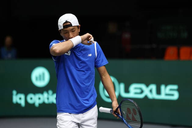 September 13, 2022, VALENCIA, VALENCIA, SPAIN: Seong Chan Hong of South Korea in action against Vasek Pospisil of Canada during the the Davis Cup by Rakuten 2022, Finals Group B, tennis match 1 played between South Korea and Canada at Fuente de San Luis pavilion on September 13, 2022, in Valencia, Spain. VALENCIA SPAIN - ZUMAa181 20220913_zaa_a181_012 Copyright: xOscarxJ.xBarrosox
