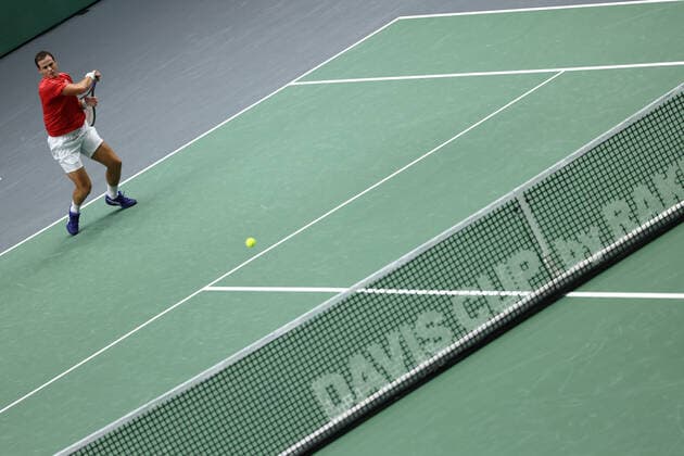 September 13, 2022, VALENCIA, VALENCIA, SPAIN: Vasek Pospisil of Canada in action against Seong Chan Hong of South Korea during the the Davis Cup by Rakuten 2022, Finals Group B, tennis match 1 played between South Korea and Canada at Fuente de San Luis pavilion on September 13, 2022, in Valencia, Spain. VALENCIA SPAIN - ZUMAa181 20220913_zaa_a181_025 Copyright: xOscarxJ.xBarrosox