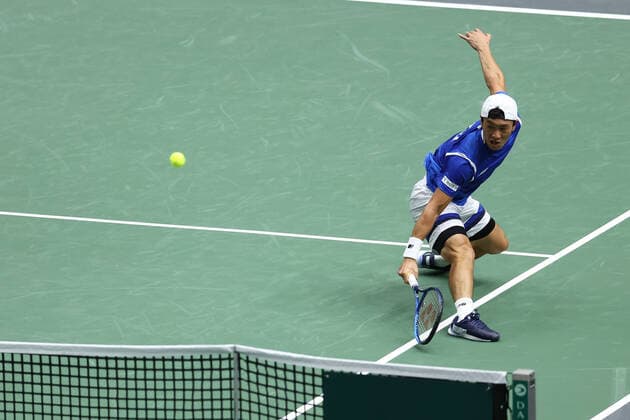 September 13, 2022, VALENCIA, VALENCIA, SPAIN: Seong Chan Hong of South Korea in action against Vasek Pospisil of Canada during the the Davis Cup by Rakuten 2022, Finals Group B, tennis match 1 played between South Korea and Canada at Fuente de San Luis pavilion on September 13, 2022, in Valencia, Spain. VALENCIA SPAIN - ZUMAa181 20220913_zaa_a181_036 Copyright: xOscarxJ.xBarrosox