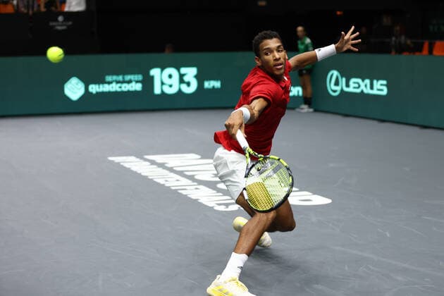 September 13, 2022, VALENCIA, VALENCIA, SPAIN: Felix Auger-Aliassime of Canada in action against Soonwoo Kwon of South Korea during the the Davis Cup by Rakuten 2022, Finals Group B, tennis match 1 played between South Korea and Canada at Fuente de San Luis pavilion on September 13, 2022, in Valencia, Spain. VALENCIA SPAIN - ZUMAa181 20220913_zaa_a181_075 Copyright: xOscarxJ.xBarrosox