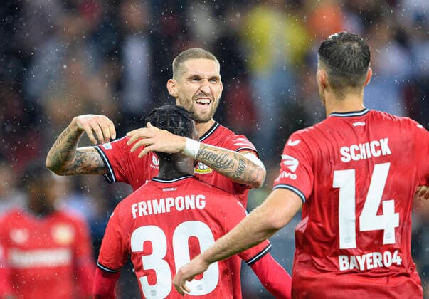Cheering Robert ANDRICH LEV after his goal to 1 0, f l Jeremie FRIMPONG LEV , Robert ANDRICH LEV , Patrik SCHICK LEV Football Champions League, preliminary round 2 matchday, Bayer 04 Leverkusen LEV Atletico Madrid Atletico , on 13 09 2022 in Leverkusen Germany Â