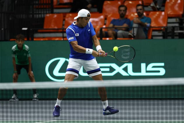 September 13, 2022, VALENCIA, VALENCIA, SPAIN: Ji Sung Nam and Min-Kyu Song of South Korea play doubles against Felix Auger-Aliassime and Vasekof Pospisil Canada during the the Davis Cup by Rakuten 2022, Finals Group B, tennis match 3 played between South Korea and Canada at Fuente de San Luis pavilion on September 13, 2022, in Valencia, Spain. VALENCIA SPAIN - ZUMAa181 20220913_zaa_a181_086 Copyright: xOscarxJ.xBarrosox