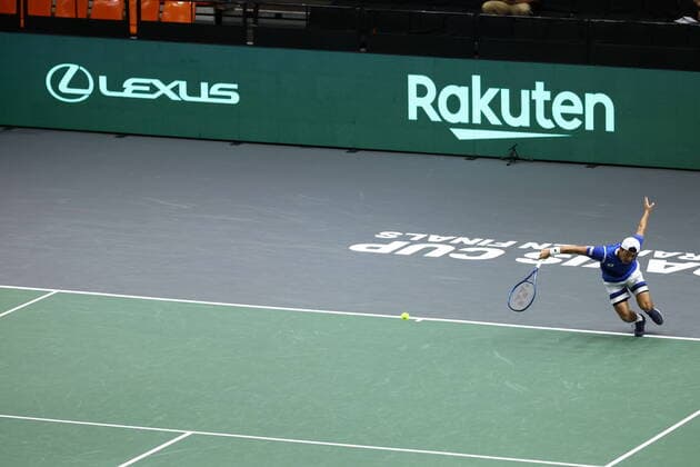 September 13, 2022, VALENCIA, VALENCIA, SPAIN: Seong Chan Hong of South Korea in action against Vasek Pospisil of Canada during the the Davis Cup by Rakuten 2022, Finals Group B, tennis match 1 played between South Korea and Canada at Fuente de San Luis pavilion on September 13, 2022, in Valencia, Spain. VALENCIA SPAIN - ZUMAa181 20220913_zaa_a181_034 Copyright: xOscarxJ.xBarrosox