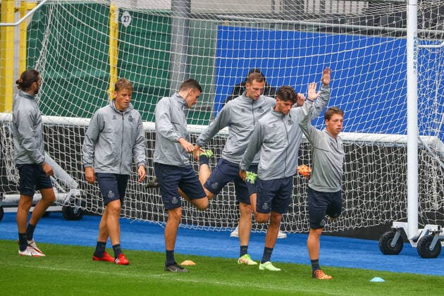 Union s players pictured during warming up of a training session of Belgian soccer team Royale Union Saint-Gilloise, Wednesday 14 September 2022 in Leuven, in preparation of tomorrow s game against Swedish team FC Malmo on day 2 of the Uefa Europa League group stage. DAVIDxPINTENS  x44280322x