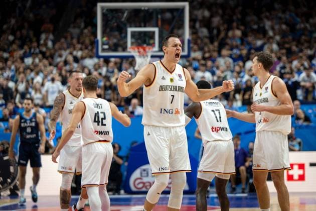Basketball Berlin 13 09 2022 Eurobasket 2022 quarterfinals Germany GER Greece GRE Johannes Voigtmann Germany, No 07 cheer