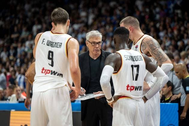 Basketball Berlin 13 09 2022 Eurobasket 2022 quarterfinals Germany GER Greece GRE Gordon Herbert Germany, national coach Dennis Schröder Schroeder Germany, No 17 Schröder Schroder Daniel Theis Germany, No 10 Franz Wagner Germany, No 09