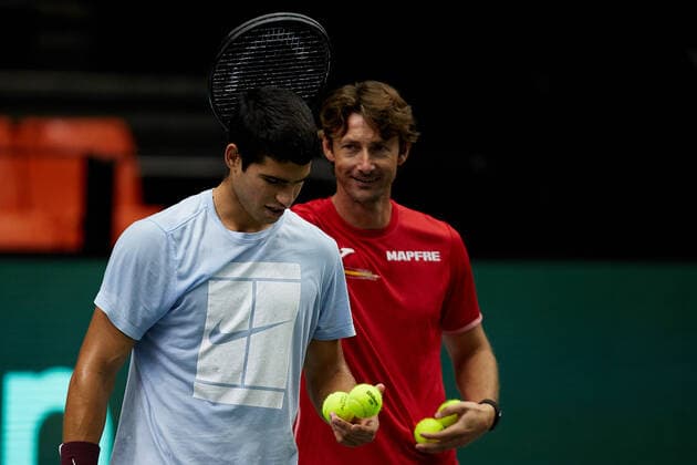 Spain v Serbia - Davis Cup Finals Group B Stage Carlos Alcaraz (L) of Spain next to his head coach Juan Carlos Ferrero during a practice session ahead the Davis Cup Finals Group B Stage match between Spain and Serbia at Pabellon Municipal Fuente de San Luis, September 14, 2022, Valencia, Spain. Valencia Spain  Copyright: xDavidxAliagax originalFilename:aliaga-spainvse220914_npTr9.jpg