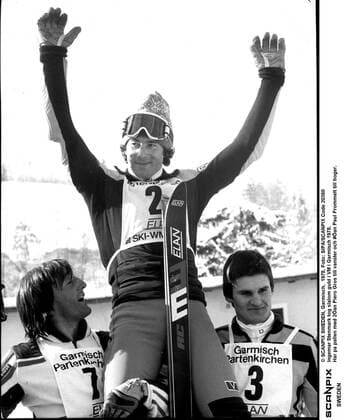 STOCKHOLM 20041223 - ARKIV Den 18 mars fyller Ingemar Stenmark 50 ar. BILD: Ingemar Stenmark tog slalom guld i VM i Garmisch 1978. Här pa pallen med 2:an Piero Gros till vanster och 3:an Paul Frommelt till höger. Foto SIPA SCANPIX Code 20360***arkiv 1978*** Stockholm Sverige skidsport slalom vintersport x20360x  Copyright: xSIPAx TTx 20360