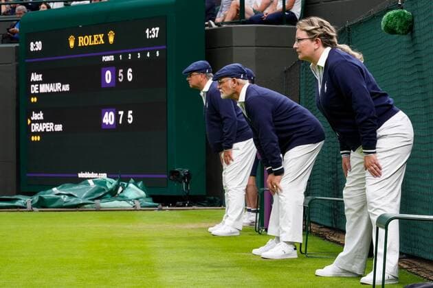 Mandatory Credit: Photo by Dave Shopland Shutterstock (13010728ej) Wimbledon line judges in action Wimbledon Tennis Championships, Day 4, The All England Lawn Tennis and Croquet Club, London, UK - 30 Jun 2022 Wimbledon Tennis Championships, Day 4, The All England Lawn Tennis and Croquet Club, London, UK - 30 Jun 2022  Copyright: xDavexShopland Shutterstockx 13010728ej