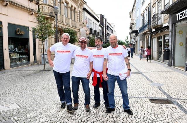 Football, men, season 2022 2023, Europa League, Sporting Braga 1 FC Union Berlin group stage, group D, 2 matchday , fans of Union in downtown Braga with motto shirt travel squad 1 FC Union Berlin e V,, 15 09 2022, Copyright: xMatthiasxKochx