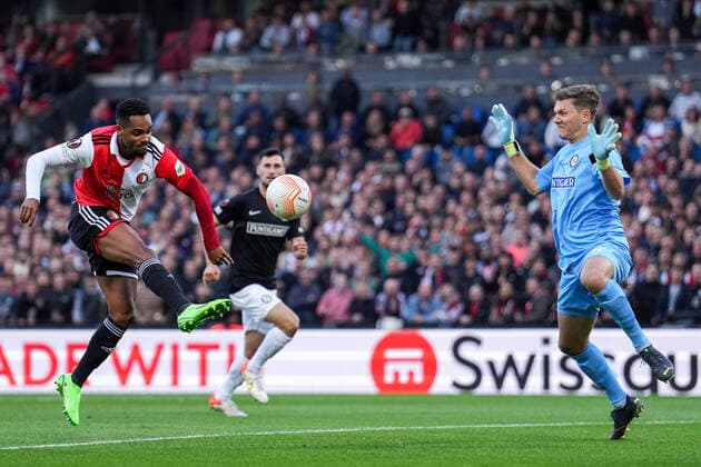 UEFA Europa League: Feyenoord v SK Sturm Graz Rotterdam - Danilo Pereira da Silva of Feyenoord, Strum Graz goalkeeper Jorg Siebenhandl during the match between Feyenoord v SK Sturm Graz at Stadion Feijenoord De Kuip on 15 September 2022 in Rotterdam, Netherlands. Copyright: xTomxBodex