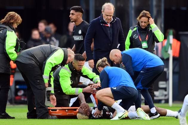 ROTTERDAM Emmanuel Emegha of Strum Graz with an injury during the UEFA Europa League Group F match between Feyenoord and Sturm Graz at Feyenoord Stadion de Kuip on September 15, 2022 in Rotterdam, Netherlands ANP OLAF KRAAK UEFA Europa League Group F 2022 2023 xVIxANPxSportx xxANPxIVx 454814958 originalFilename: 454814958.jpg