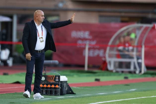 Fußball, EL, AS Monaco - Ferencvaros Budapest Monaco, Monaco, 15th September 2022. Stanislav Cherchesov Head coach of Ferencvaros reacts during the UEFA Europa League match at Stade Louis II, Monaco. Picture credit should read: Jonathan Moscrop Sportimage EDITORIAL USE ONLY. No use with unauthorised audio, video, data, fixture lists, club league logos or live services. Online in-match use limited to 120 images, no video emulation. No use in betting, games or single club league player publications. SPI-1868-0009